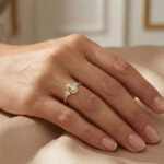 LADIES RING 0.15CT ROUND/BAGUETTE DIAMOND 10K YELLOW GOLD - Image 6